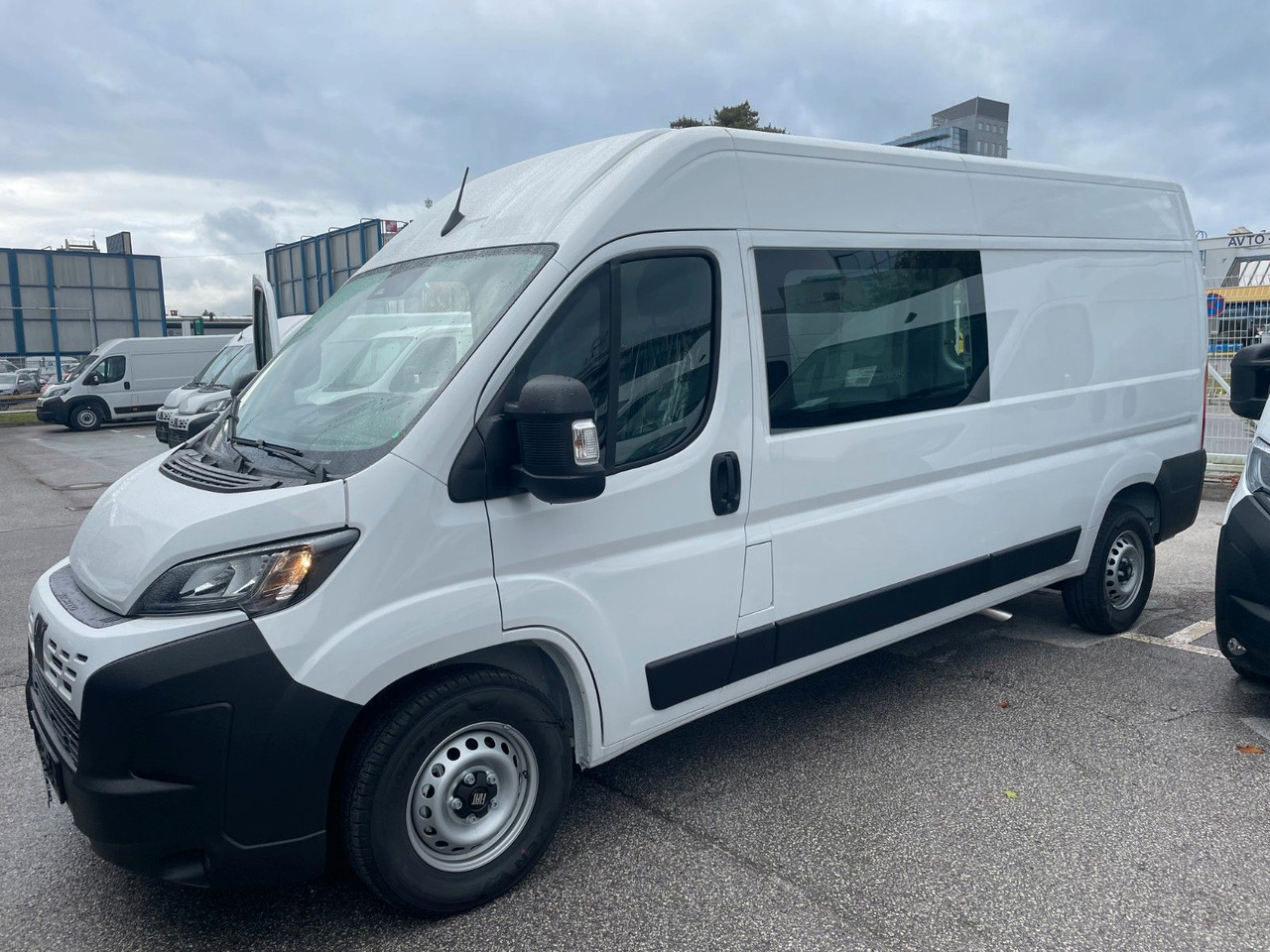 Fiat Ducato 35H L3H2 180 Teilverglast KaWa 2025 - Furgão: foto 2 Fiat Ducato 35H L3H2 180 Teilverglast KaWa 2025 - Furgão: foto 2