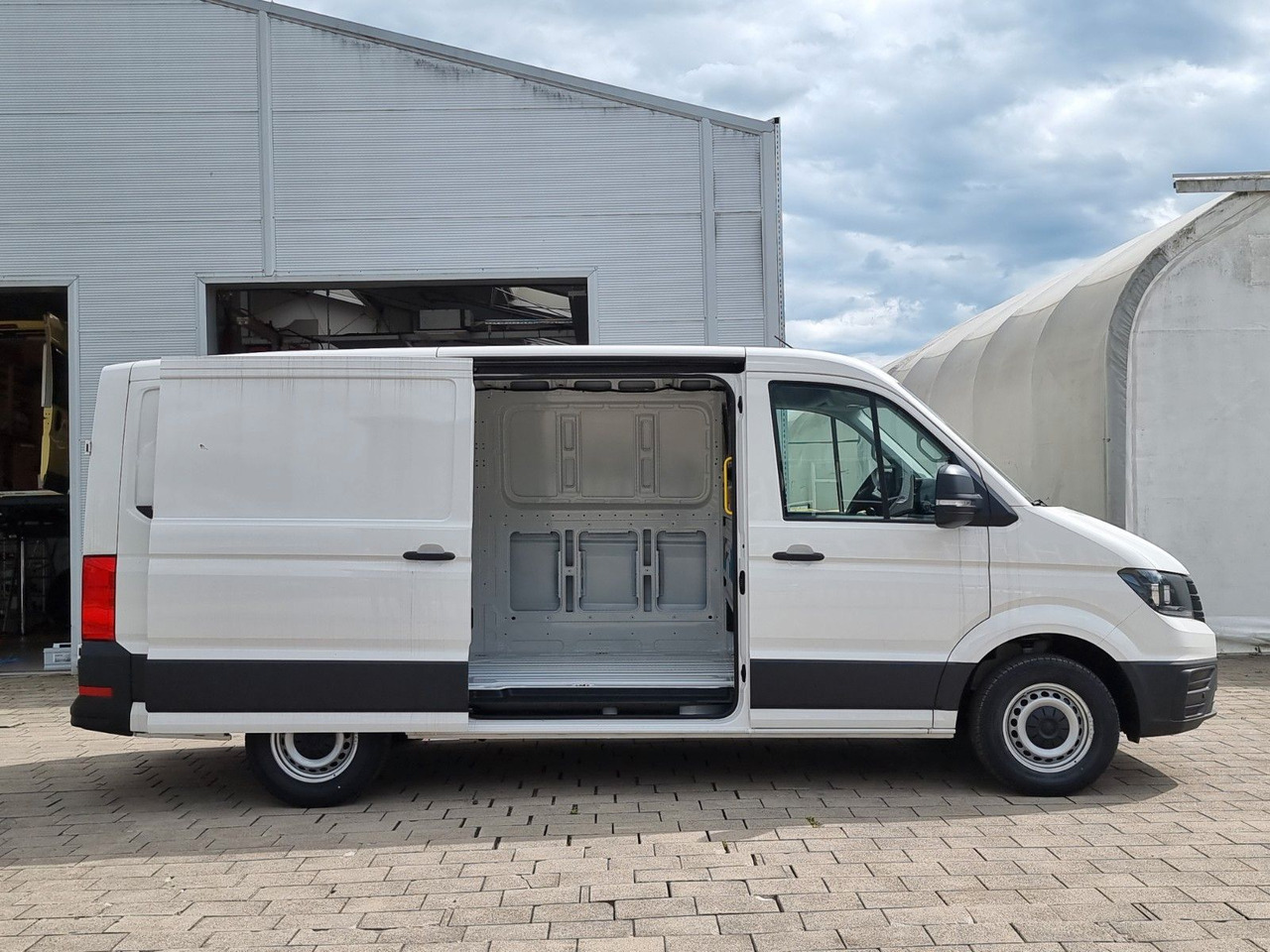 Volkswagen Crafter 35 L3H2 140 PS MJ 2025 Lager - Furgão: foto 5 Volkswagen Crafter 35 L3H2 140 PS MJ 2025 Lager - Furgão: foto 5