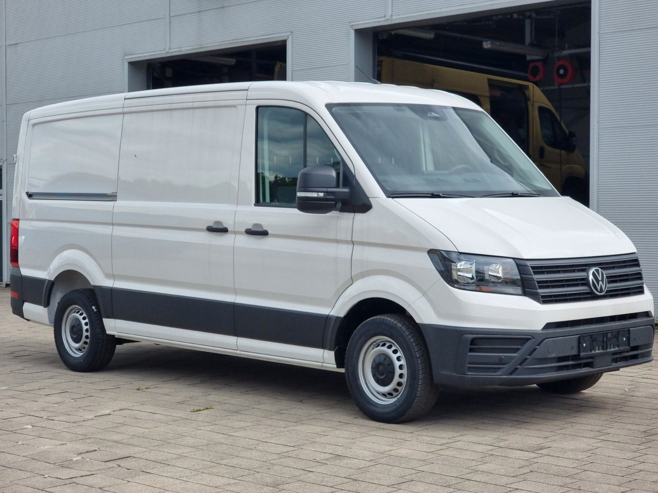 Volkswagen Crafter 35 L3H2 140 PS MJ 2025 Lager - Furgão: foto 2 Volkswagen Crafter 35 L3H2 140 PS MJ 2025 Lager - Furgão: foto 2