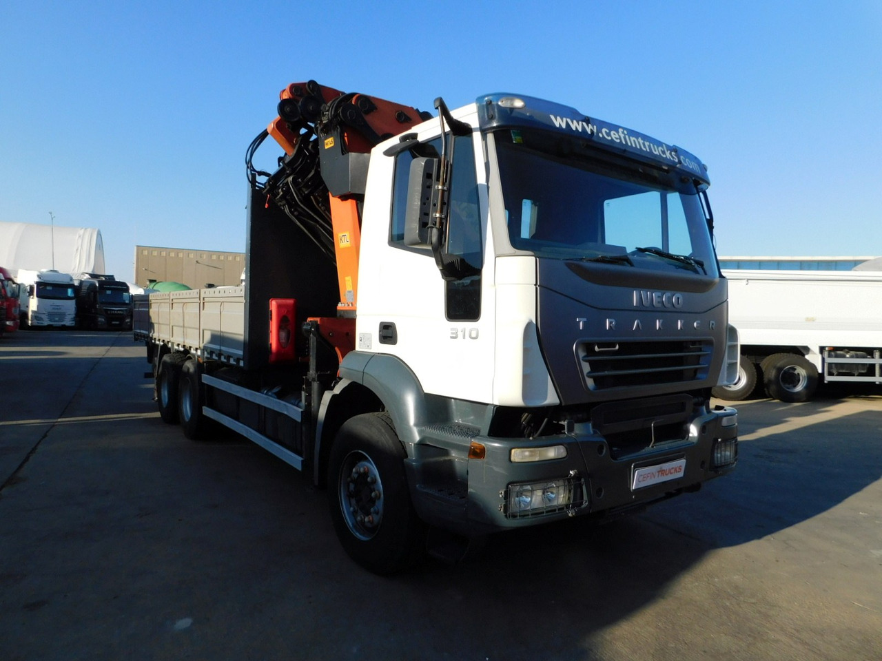 Iveco Magirus trakker - Camião de caixa aberta/ Plataforma, Caminhão grua: foto 2 Iveco Magirus trakker - Camião de caixa aberta/ Plataforma, Caminhão grua: foto 2