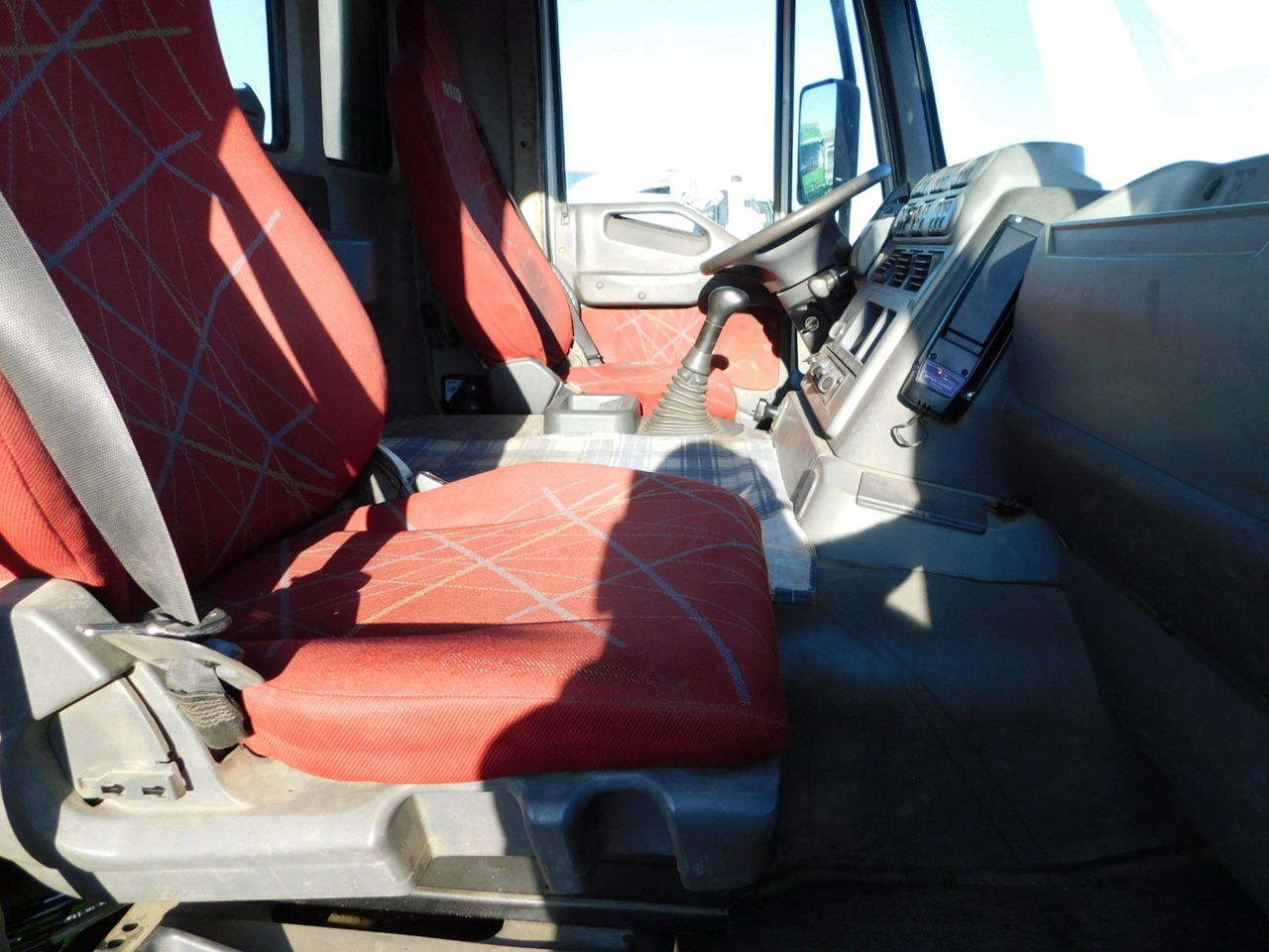 Iveco Magirus trakker - Camião de caixa aberta/ Plataforma, Caminhão grua: foto 5 Iveco Magirus trakker - Camião de caixa aberta/ Plataforma, Caminhão grua: foto 5