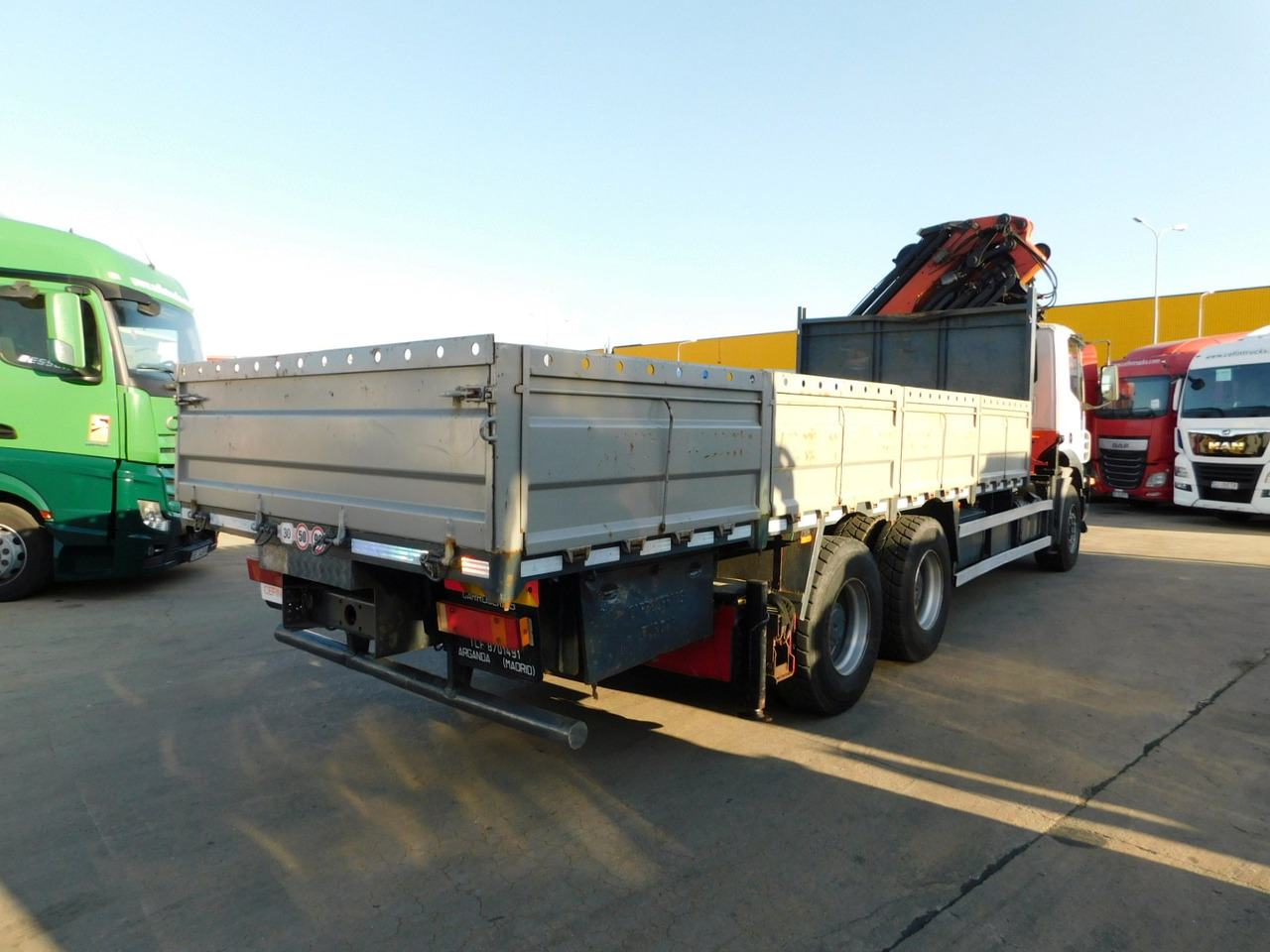 Iveco Magirus trakker - Camião de caixa aberta/ Plataforma, Caminhão grua: foto 3 Iveco Magirus trakker - Camião de caixa aberta/ Plataforma, Caminhão grua: foto 3