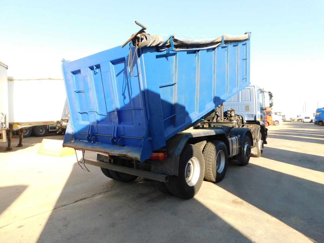 Iveco Trakker ad410t45 - Caminhão basculante: foto 3 Iveco Trakker ad410t45 - Caminhão basculante: foto 3