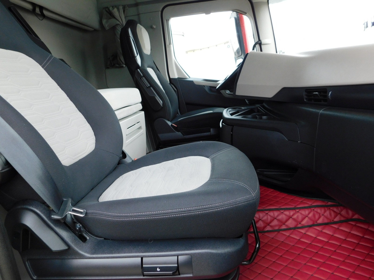Ford F max 4x2 scab e6 12tx2620 - Tractor: foto 5 Ford F max 4x2 scab e6 12tx2620 - Tractor: foto 5