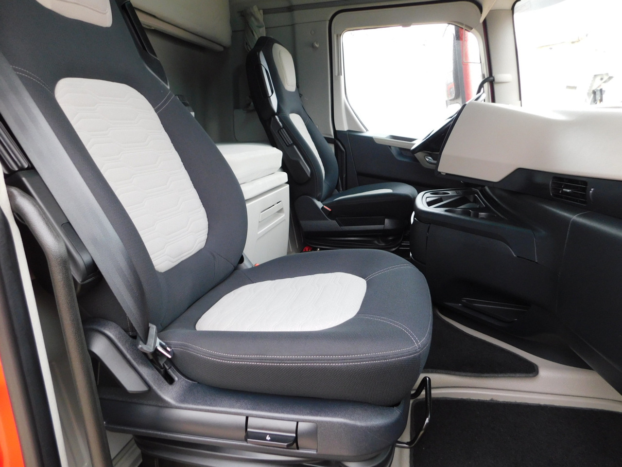 Ford F max 4x2 scab e6 12tx2620 - Tractor: foto 5 Ford F max 4x2 scab e6 12tx2620 - Tractor: foto 5