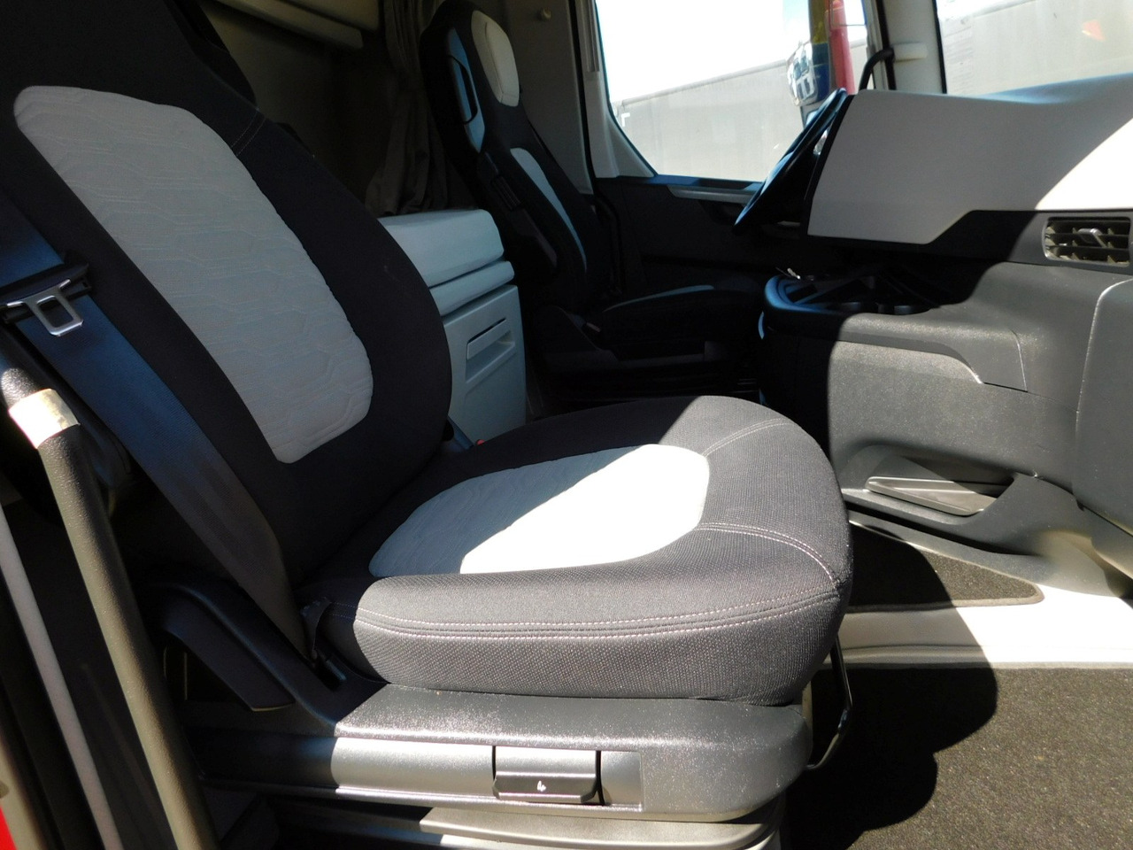 Ford F max ll 4x2 scab e6 12tx2620 - Tractor: foto 5 Ford F max ll 4x2 scab e6 12tx2620 - Tractor: foto 5