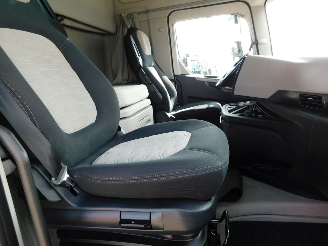 Ford F max ll 4x2 scab e6 12tx2620 - Tractor: foto 5 Ford F max ll 4x2 scab e6 12tx2620 - Tractor: foto 5