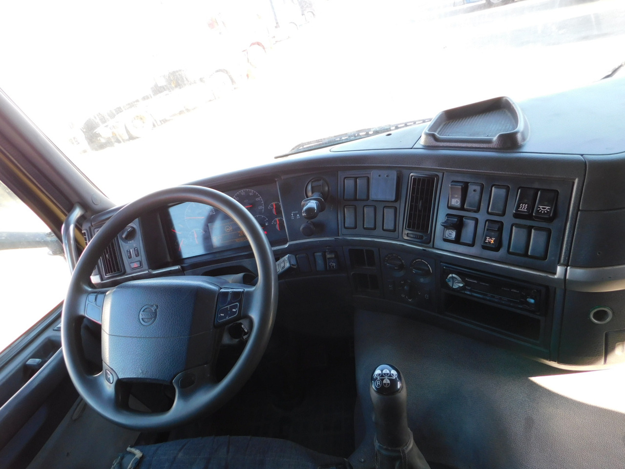 Caminhão betoneira Volvo Pompa de beton cu mixer fm 9: foto 6