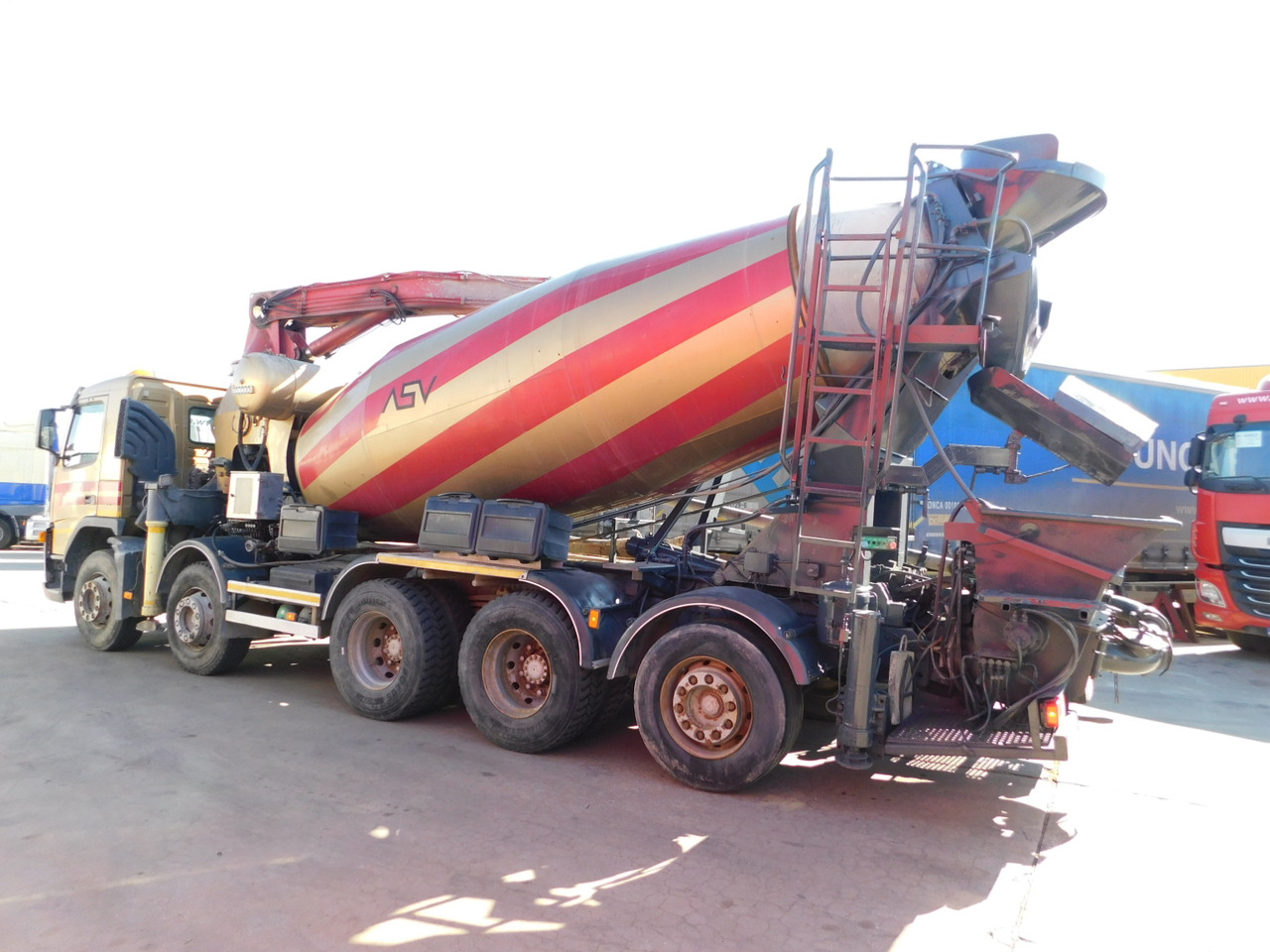 Volvo Pompa de beton cu mixer fm 9 - Caminhão betoneira: foto 4 Volvo Pompa de beton cu mixer fm 9 - Caminhão betoneira: foto 4