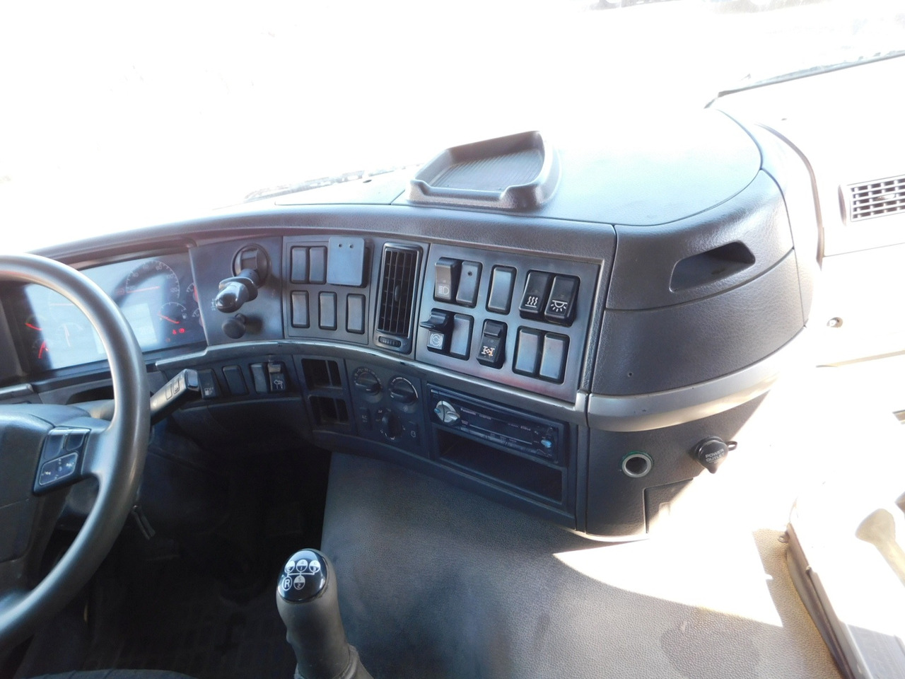 Caminhão betoneira Volvo Pompa de beton cu mixer fm 9: foto 7
