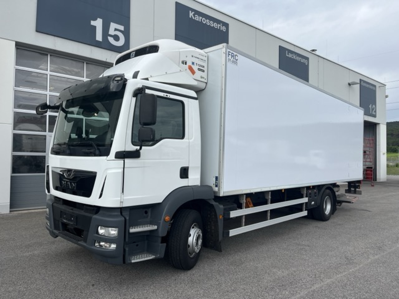 MAN TGM 15.290 4x2 LL Tiefkühler ATP 08.2028 Euro6 - Carrinha frigorífica: foto 1 MAN TGM 15.290 4x2 LL Tiefkühler ATP 08.2028 Euro6 - Carrinha frigorífica: foto 1