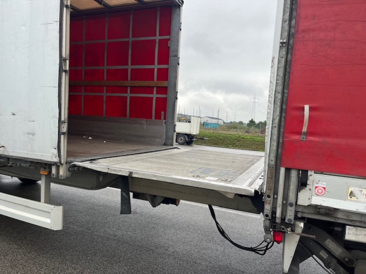 Caminhão com lona MAN TGM 18.320 4x2 BL Durchladbar - mit Tandemhänger: foto 14