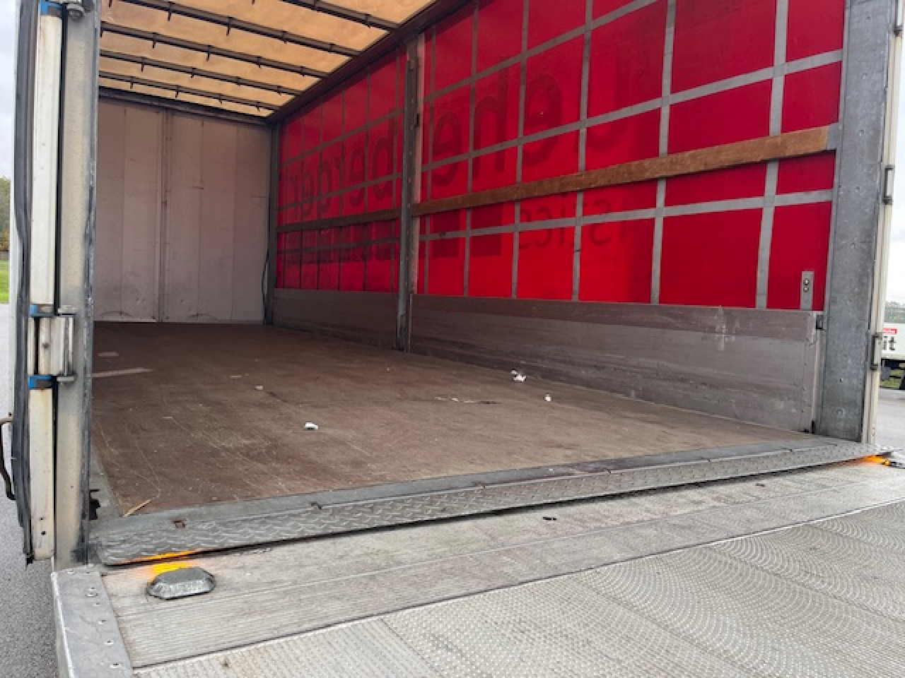 MAN TGM 18.320 4x2 BL Durchladbar - mit Tandemhänger - Caminhão com lona: foto 2 MAN TGM 18.320 4x2 BL Durchladbar - mit Tandemhänger - Caminhão com lona: foto 2