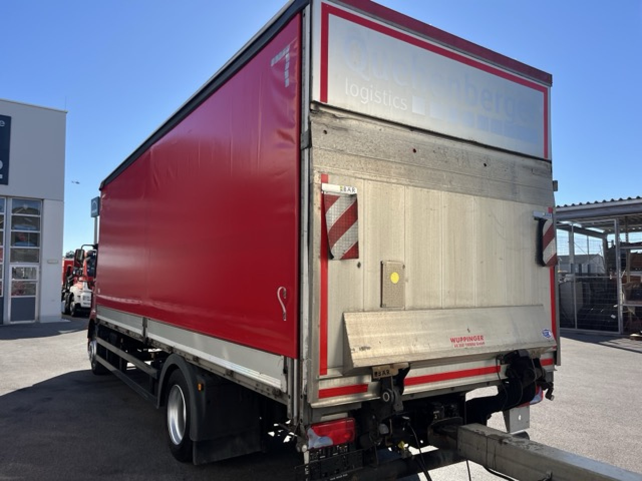 Caminhão com lona MAN TGM 18.320 4x2 BL Durchladbar - mit Tandemhänger: foto 9