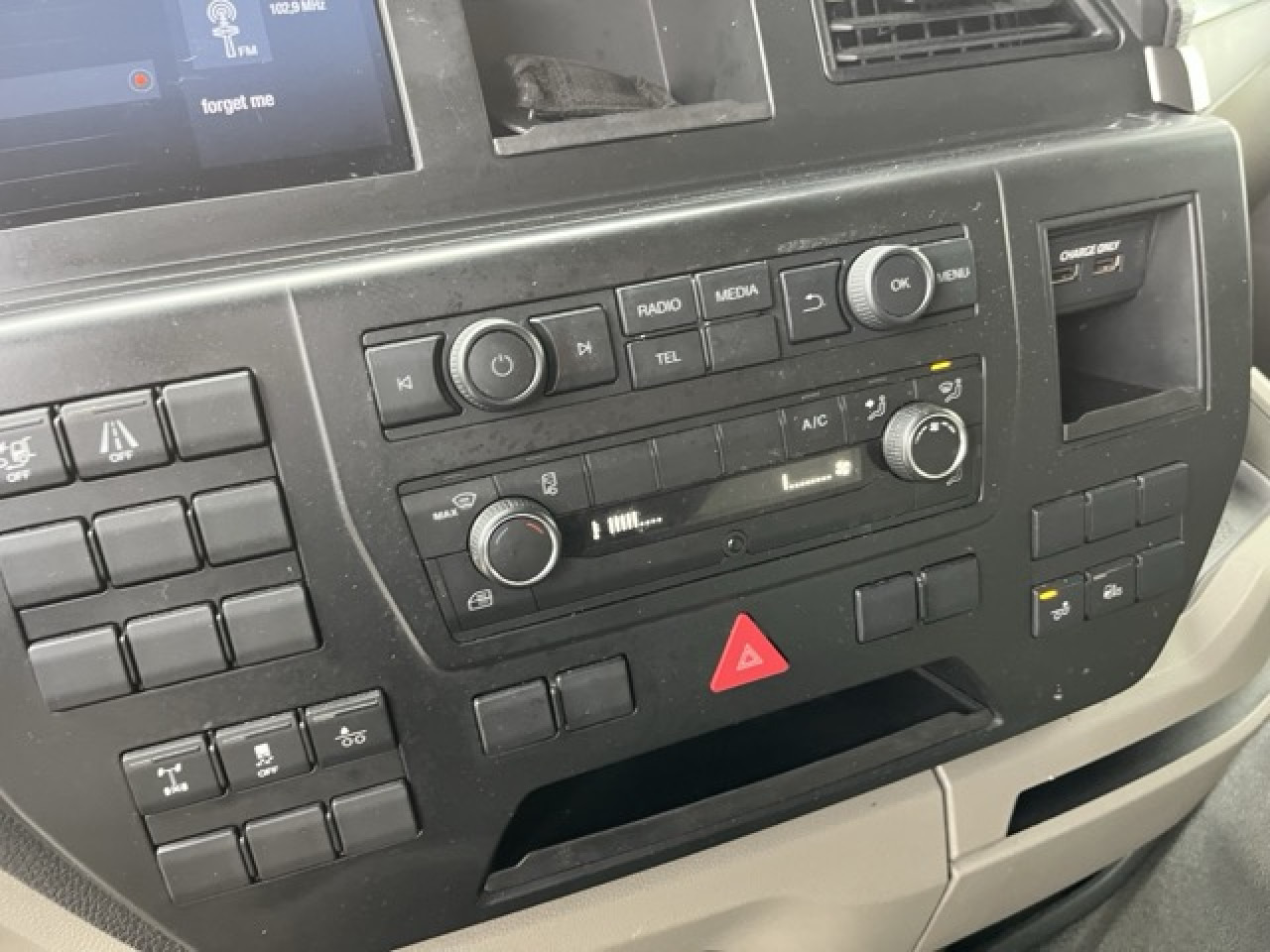 MAN TGS 26.360 6x2-4 LL Euro6 Klima AHK Luftfeder - Caminhão chassi: foto 4 MAN TGS 26.360 6x2-4 LL Euro6 Klima AHK Luftfeder - Caminhão chassi: foto 4