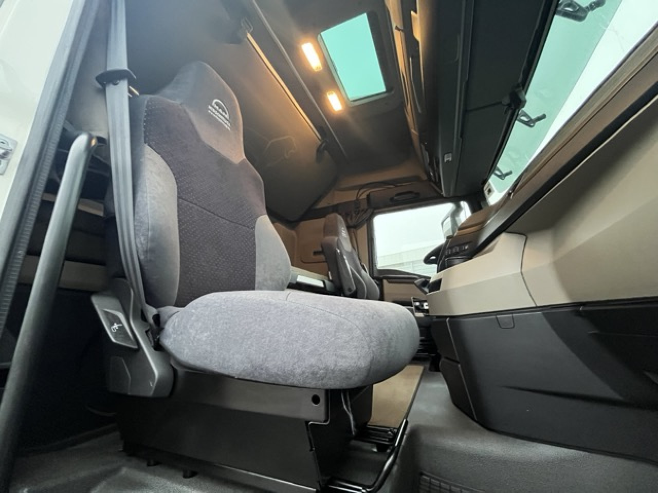 MAN TGX 18.470 4x2 BLS Euro6 Retarder Klima Luftfeder - Tractor: foto 2 MAN TGX 18.470 4x2 BLS Euro6 Retarder Klima Luftfeder - Tractor: foto 2