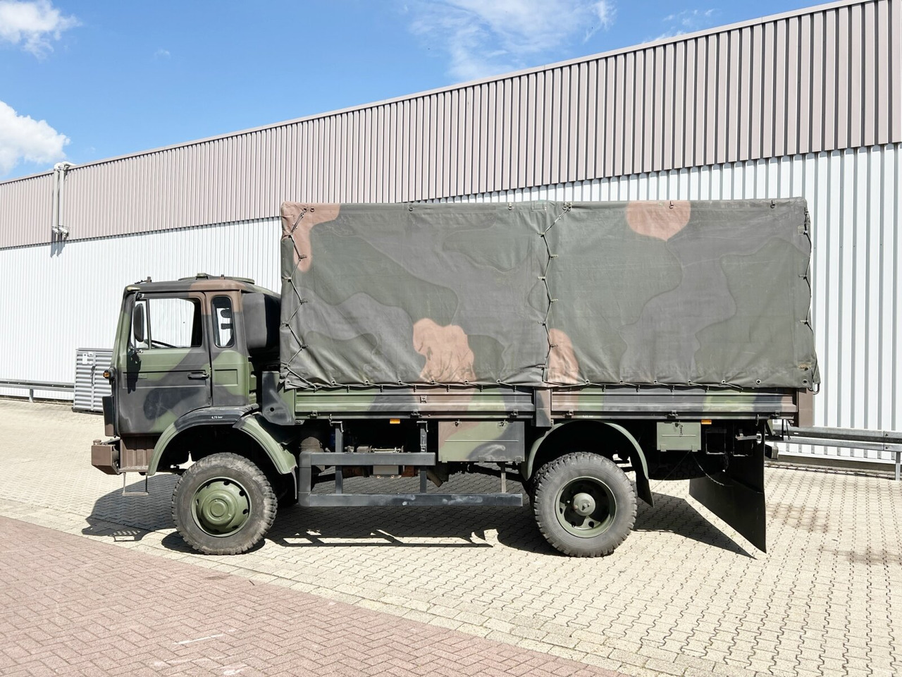 Caminhão com lona 110-17 AW 4x4 110-17 AW 4x4, Ex-, Küche: foto 12