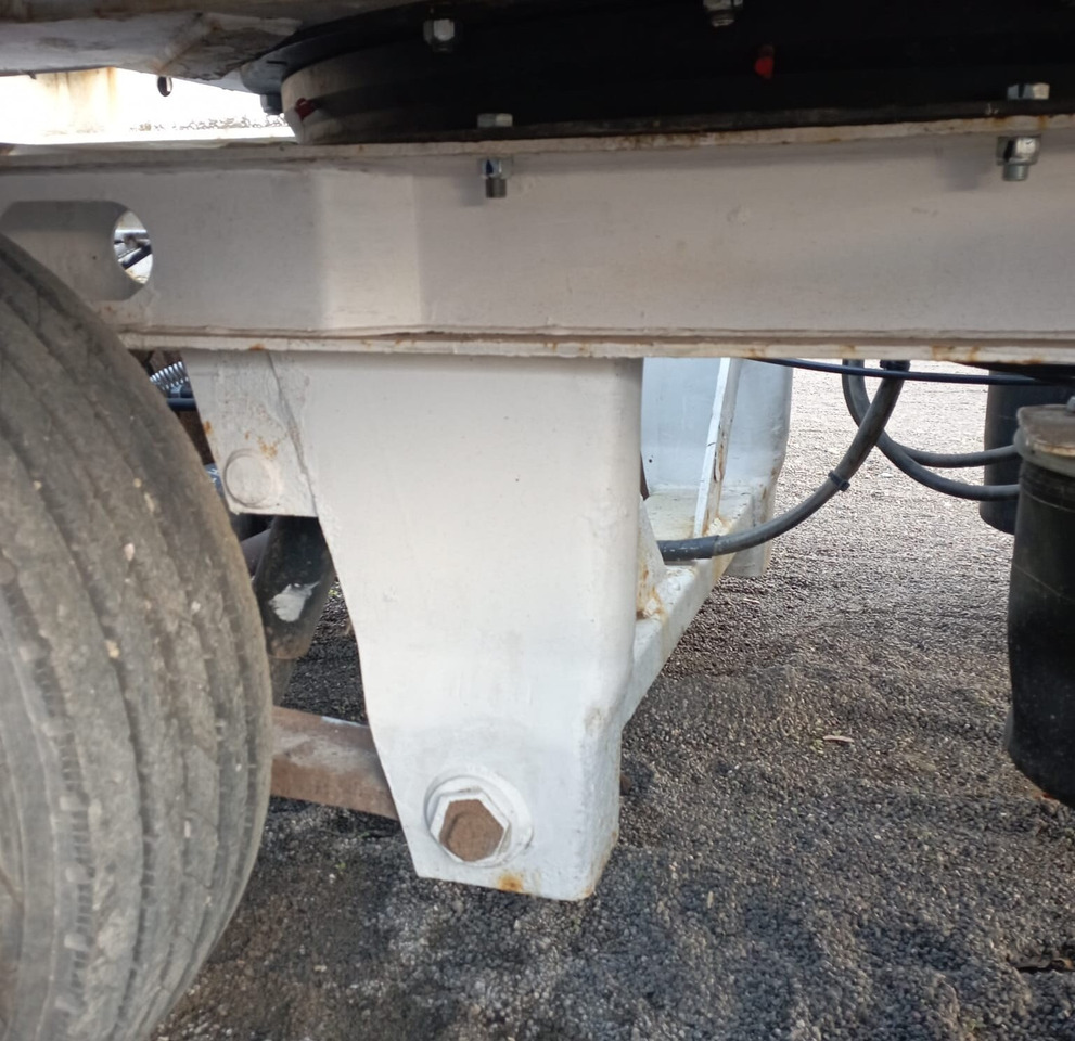 AT 400 AT 400, Verbr. auf 3m, Radmulden, hydr. Rampen - Reboque baixa: foto 4 AT 400 AT 400, Verbr. auf 3m, Radmulden, hydr. Rampen - Reboque baixa: foto 4