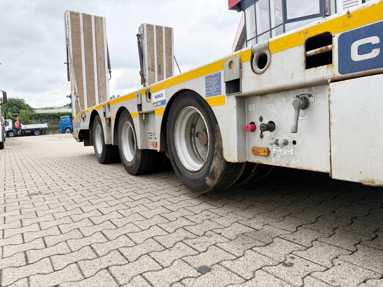 CYL 3 CYL 3, mit Lift-/Lenkachse, faltbare Rampen - Semireboque baixa: foto 2 CYL 3 CYL 3, mit Lift-/Lenkachse, faltbare Rampen - Semireboque baixa: foto 2