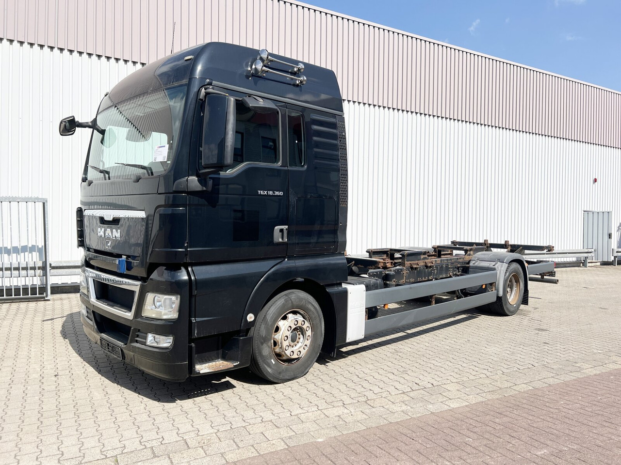 MAN TGA 18.360 4x2 LL TGA 18.360 4x2 LL, Fahrschulausstattung - Caminhão: foto 1 MAN TGA 18.360 4x2 LL TGA 18.360 4x2 LL, Fahrschulausstattung - Caminhão: foto 1