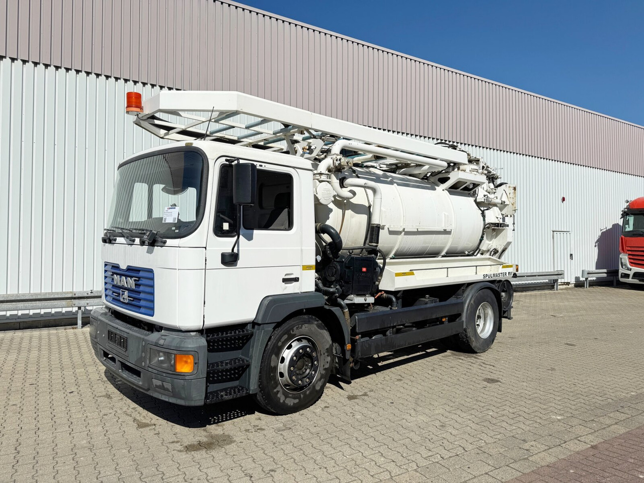 MAN TGM 18.284 4x2 BL TGM 18.284 4x2 BL, Assmann Saug- und Spülwagen 9m³ - Caminhão: foto 1 MAN TGM 18.284 4x2 BL TGM 18.284 4x2 BL, Assmann Saug- und Spülwagen 9m³ - Caminhão: foto 1