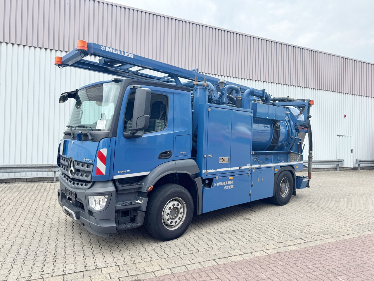 Mercedes-Benz Arocs 1843 L 4x2 Arocs 1843 L 4x2, Müller Canalmaster ca. 8m³, Standheizung, Funk - Caminhão: foto 1 Mercedes-Benz Arocs 1843 L 4x2 Arocs 1843 L 4x2, Müller Canalmaster ca. 8m³, Standheizung, Funk - Caminhão: foto 1