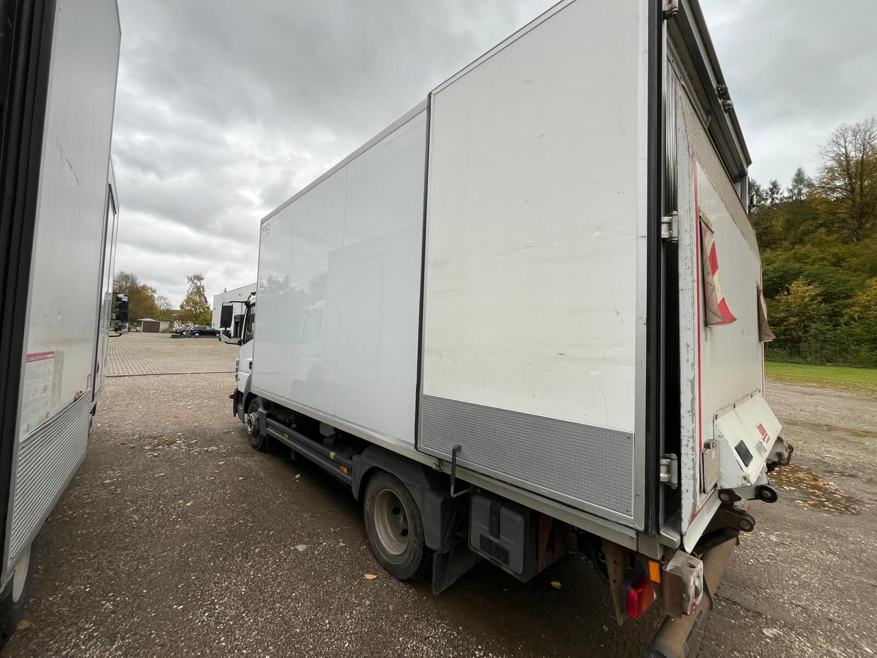 Mercedes-Benz Atego 816 4x2 Atego 816 4x2, Kühlkoffer, Trennwand, ThermoKing, LBW Sörensen - Caminhão: foto 4 Mercedes-Benz Atego 816 4x2 Atego 816 4x2, Kühlkoffer, Trennwand, ThermoKing, LBW Sörensen - Caminhão: foto 4