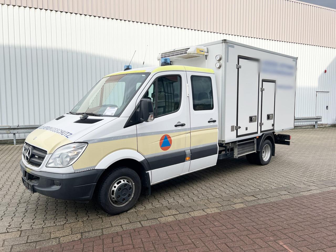 Mercedes-Benz Sprinter 515 4x2 Doka Sprinter 515 4x2 Doka, Kühlkoffer - Caminhão: foto 1 Mercedes-Benz Sprinter 515 4x2 Doka Sprinter 515 4x2 Doka, Kühlkoffer - Caminhão: foto 1