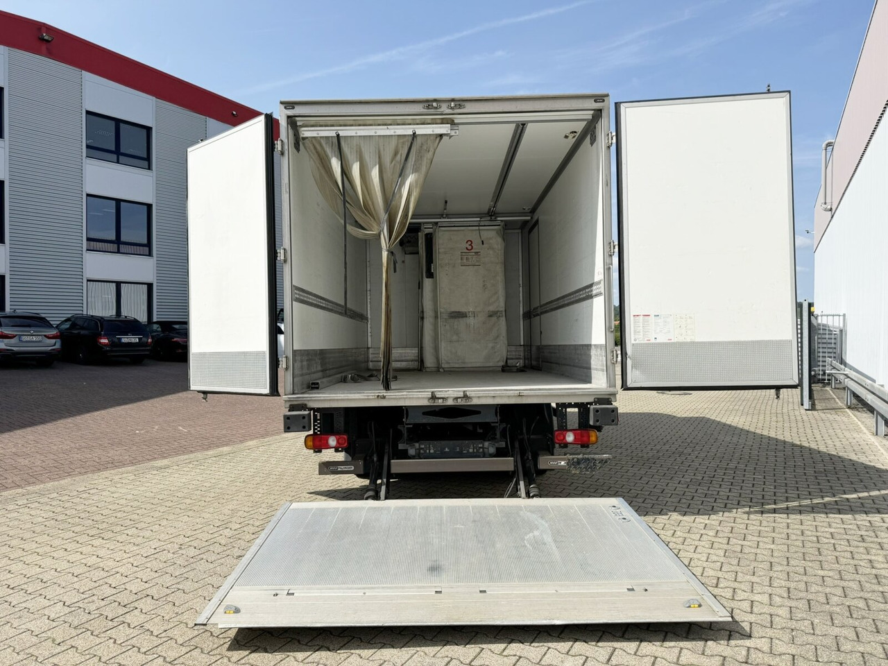 Mitsubishi Canter Fuso 7C15 4x2 Canter Fuso 7C15 4x2, Kühler, LBW - Caminhão: foto 2 Mitsubishi Canter Fuso 7C15 4x2 Canter Fuso 7C15 4x2, Kühler, LBW - Caminhão: foto 2