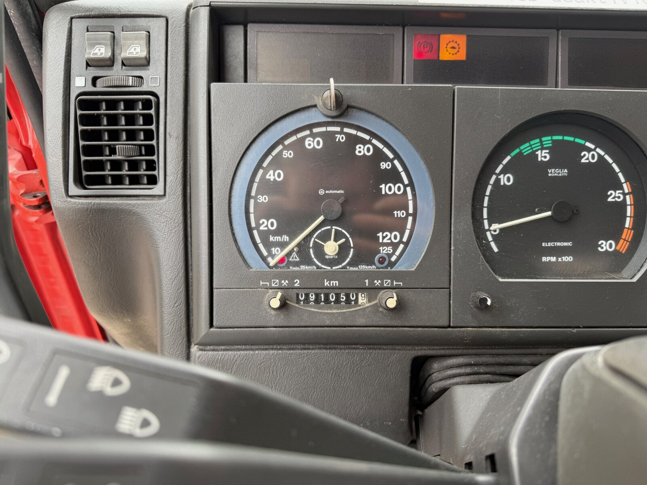 EuroTech 240E38 6x2-4 EuroTech 240E38 6x2-4, Lift-/Lenkachse, Seilwinde, Kran Hiab 100 - Caminhão polibenne, Caminhão grua: foto 4 EuroTech 240E38 6x2-4 EuroTech 240E38 6x2-4, Lift-/Lenkachse, Seilwinde, Kran Hiab 100 - Caminhão polibenne, Caminhão grua: foto 4