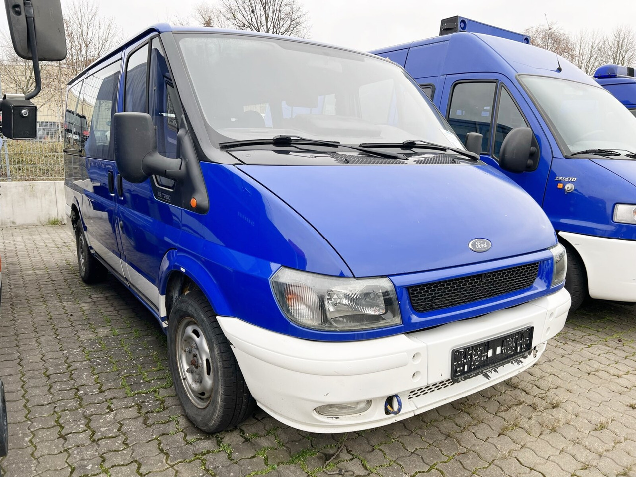 Ford Ford Transit 2,0 TDE 4x2 Ford Transit 2,0 TDE 4x2, EX-THW, 6 Sitze - Carrinha cabine dupla: foto 2 Ford Ford Transit 2,0 TDE 4x2 Ford Transit 2,0 TDE 4x2, EX-THW, 6 Sitze - Carrinha cabine dupla: foto 2