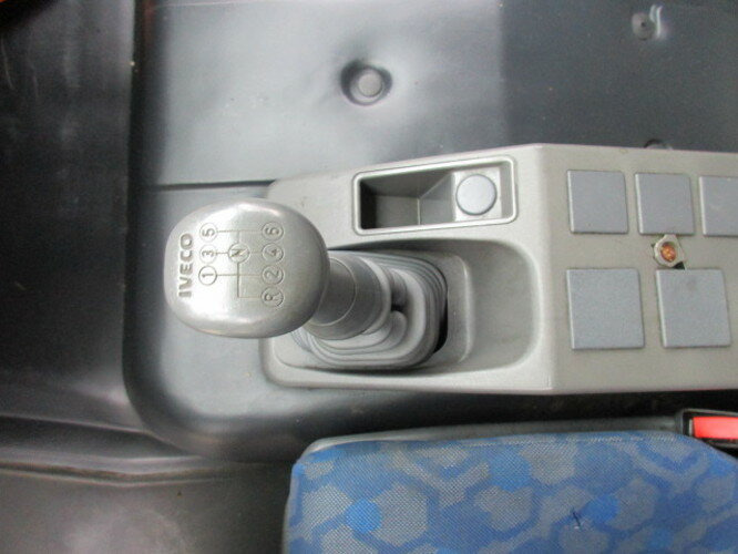 Iveco EuroCargo 75 E 17/4x2 EuroCargo 75 E 17/4x2, 6x VORHANDEN! - Caminhão furgão: foto 3 Iveco EuroCargo 75 E 17/4x2 EuroCargo 75 E 17/4x2, 6x VORHANDEN! - Caminhão furgão: foto 3