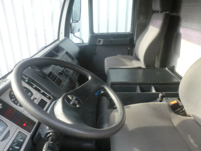 Caminhão furgão MAN L35 10.163 4x2: foto 12 Caminhão furgão MAN L35 10.163 4x2: foto 12