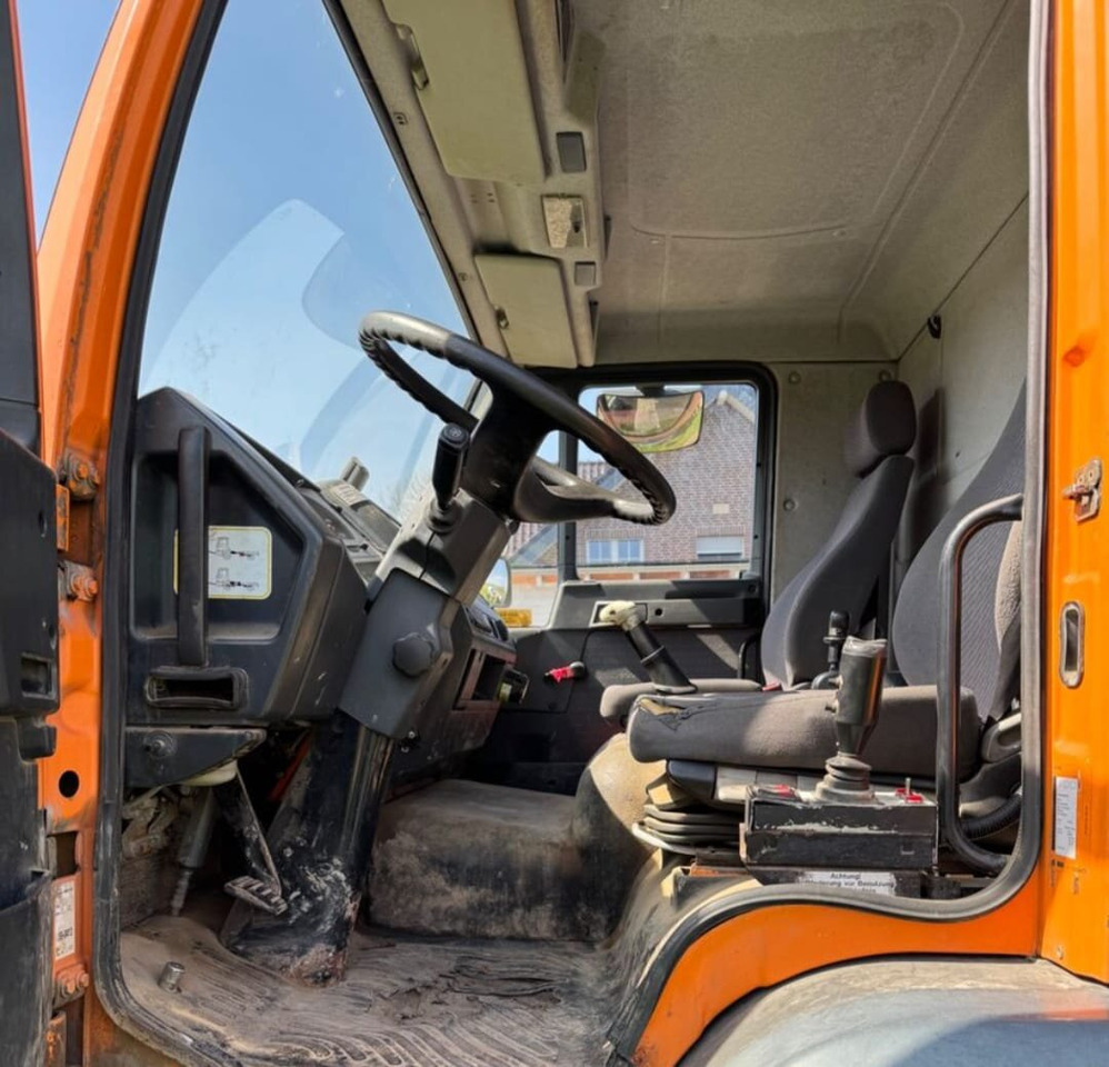 MAN LE 18.280 4x2 LL LE 18.280 4x2 LL, 6-Zylinder, Winterdienstausstattung - Caminhão polibenne: foto 5 MAN LE 18.280 4x2 LL LE 18.280 4x2 LL, 6-Zylinder, Winterdienstausstattung - Caminhão polibenne: foto 5