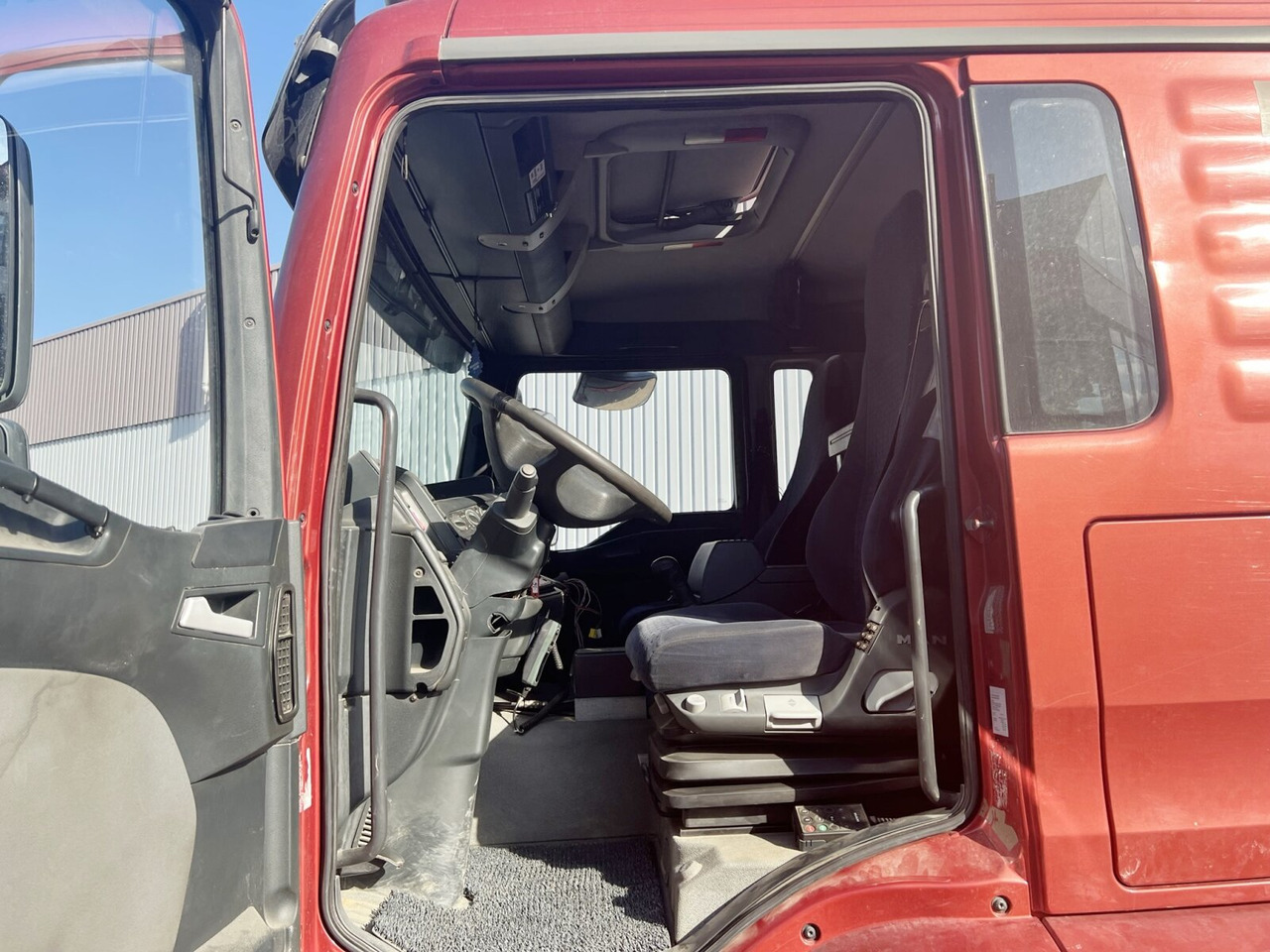 MAN TGA 25.530 8x4-4 BL, Lift-/Lenkachse TGA 25.530 8x4-4 BL, Lift-/Lenkachse - Caminhão polibenne: foto 5 MAN TGA 25.530 8x4-4 BL, Lift-/Lenkachse TGA 25.530 8x4-4 BL, Lift-/Lenkachse - Caminhão polibenne: foto 5