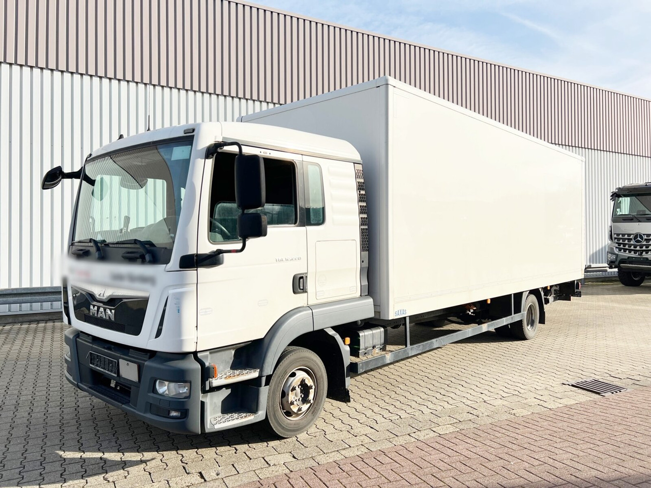 MAN TGL 12.220 4X2 BL TGL 12.220 4X2 BL mit Dhollandia LBW - Caminhão furgão: foto 1 MAN TGL 12.220 4X2 BL TGL 12.220 4X2 BL mit Dhollandia LBW - Caminhão furgão: foto 1