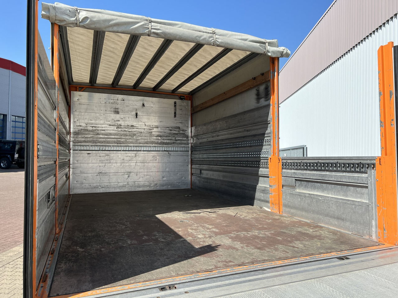MAN TGL 7.180 4X2 BL TGL 7.180 4X2 BL mit LBW BÄR - Camião de caixa aberta/ Plataforma: foto 3 MAN TGL 7.180 4X2 BL TGL 7.180 4X2 BL mit LBW BÄR - Camião de caixa aberta/ Plataforma: foto 3