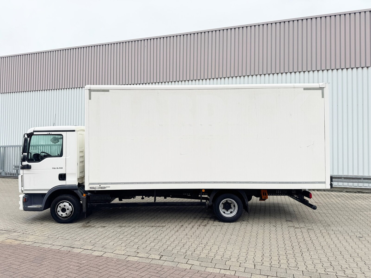 MAN TGL 8.150 4x2 BL TGL 8.150 4x2 BL, Möbelkoffer mit Rolltor - Caminhão furgão: foto 2 MAN TGL 8.150 4x2 BL TGL 8.150 4x2 BL, Möbelkoffer mit Rolltor - Caminhão furgão: foto 2