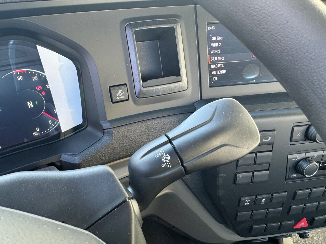 MAN TGL 8.190 4x2 BB CH TGL 8.190 4x2 BB CH, Nebenantrieb, 2x VORHANDEN - Caminhão chassi: foto 5 MAN TGL 8.190 4x2 BB CH TGL 8.190 4x2 BB CH, Nebenantrieb, 2x VORHANDEN - Caminhão chassi: foto 5