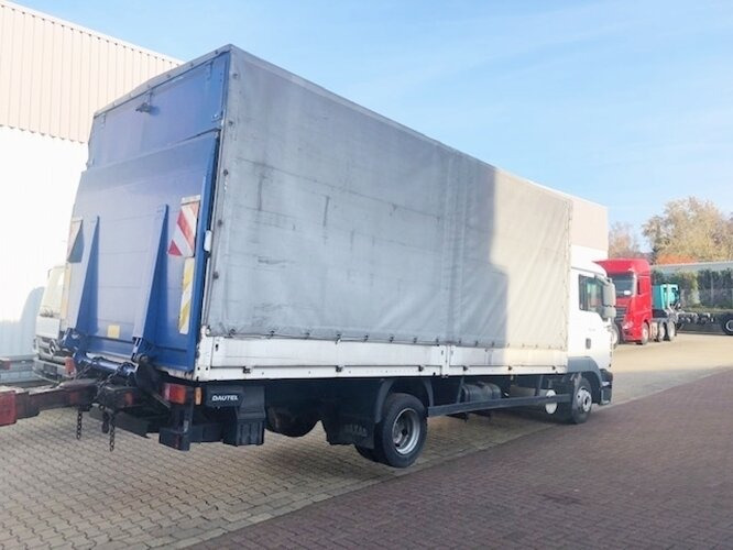 MAN TGL 8.210 BL 4x2 TGL 8.210 BL 4x2 mit LBW, Motorschaden! - Caminhão com lona: foto 4 MAN TGL 8.210 BL 4x2 TGL 8.210 BL 4x2 mit LBW, Motorschaden! - Caminhão com lona: foto 4