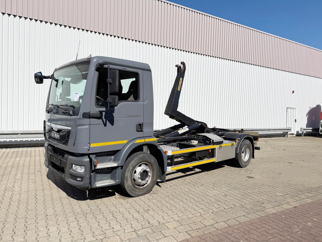 MAN TGM 15.250/340 4X2 BL TGM 15.250/340 4X2 BL - Caminhão polibenne: foto 1 MAN TGM 15.250/340 4X2 BL TGM 15.250/340 4X2 BL - Caminhão polibenne: foto 1