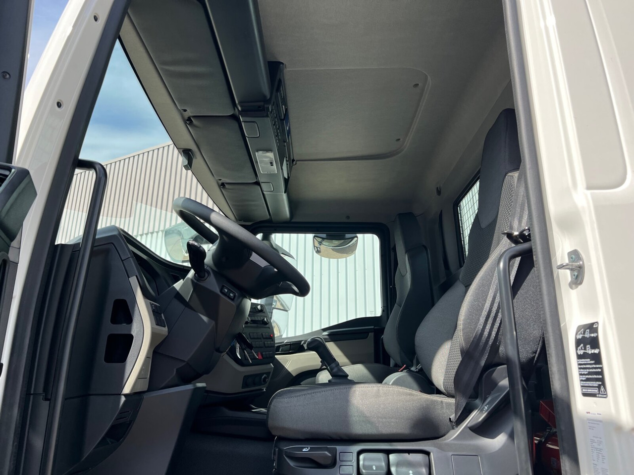 MAN TGM 18.250/340 4x2 BL CH TGM 18.250/340 4x2 BL CH, Funk, 3x VORHANDEN - Caminhão polibenne: foto 4 MAN TGM 18.250/340 4x2 BL CH TGM 18.250/340 4x2 BL CH, Funk, 3x VORHANDEN - Caminhão polibenne: foto 4