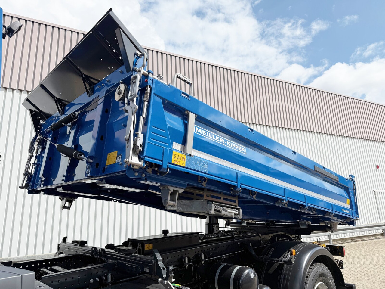 MAN TGM 18.320 4x4 BB CH TGM 18.320 4x4 BB CH, Navi, Meiller Trigenius - Caminhão basculante: foto 2 MAN TGM 18.320 4x4 BB CH TGM 18.320 4x4 BB CH, Navi, Meiller Trigenius - Caminhão basculante: foto 2