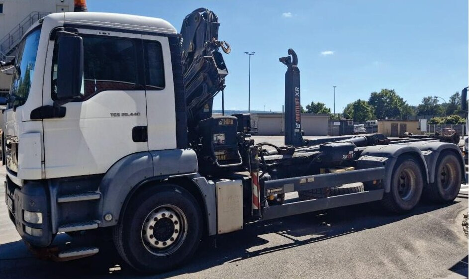 MAN TGS 26.440 BB 6x4 TGS 26.440 BB/6x4 Hiab Kran 166 BS-2-Hiduo, Multilift XR 21 S 59 Abrollanlage - Caminhão polibenne, Caminhão grua: foto 2 MAN TGS 26.440 BB 6x4 TGS 26.440 BB/6x4 Hiab Kran 166 BS-2-Hiduo, Multilift XR 21 S 59 Abrollanlage - Caminhão polibenne, Caminhão grua: foto 2