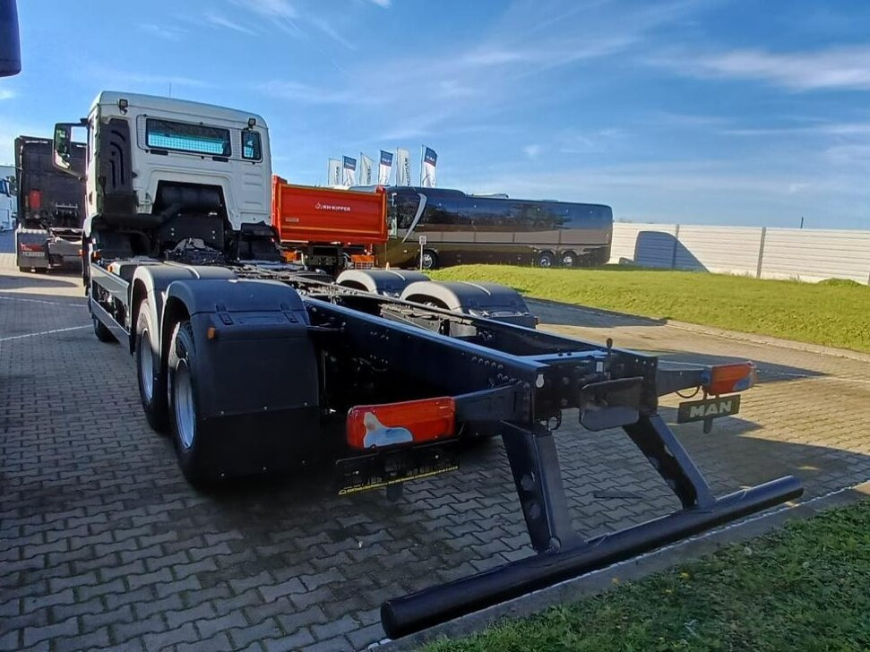 MAN TGS 33.440 6x6 BB CH TGS 33.440 6x6 BB CH, Hohe Bauart, Nebenantrieb - Caminhão chassi: foto 4 MAN TGS 33.440 6x6 BB CH TGS 33.440 6x6 BB CH, Hohe Bauart, Nebenantrieb - Caminhão chassi: foto 4