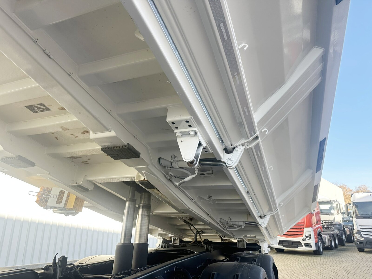 MAN TGS 35.460 8X4 BB TGS 35.460 8X4 BB, Meiller Bordmatik 13m³ - Caminhão basculante: foto 2 MAN TGS 35.460 8X4 BB TGS 35.460 8X4 BB, Meiller Bordmatik 13m³ - Caminhão basculante: foto 2