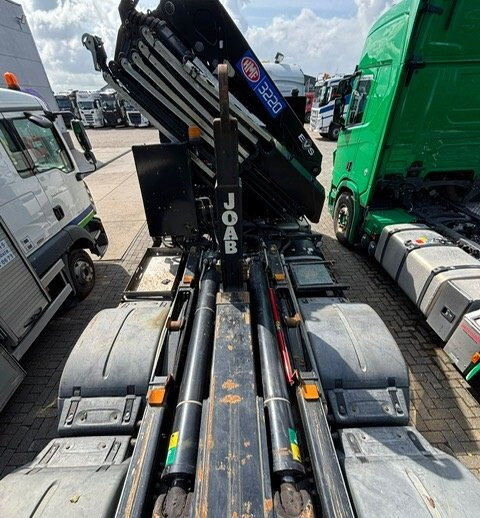 MAN TGS 35.500 8x4-4 BL TGS 35.500 8x4-4 BL, Lenk-/Liftachse, Kran HMF 3220-K6, Funk - Caminhão polibenne, Caminhão grua: foto 2 MAN TGS 35.500 8x4-4 BL TGS 35.500 8x4-4 BL, Lenk-/Liftachse, Kran HMF 3220-K6, Funk - Caminhão polibenne, Caminhão grua: foto 2