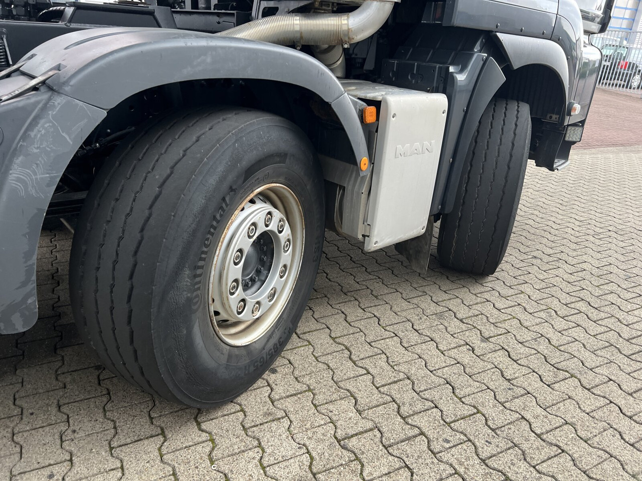 MAN TGS 35.510 8x4 BL TGS 35.510 8x4 BL, Intarder, Stahlmulde ca. 13m³, hydr. Heckklappenöffnung - Dumper: foto 4 MAN TGS 35.510 8x4 BL TGS 35.510 8x4 BL, Intarder, Stahlmulde ca. 13m³, hydr. Heckklappenöffnung - Dumper: foto 4