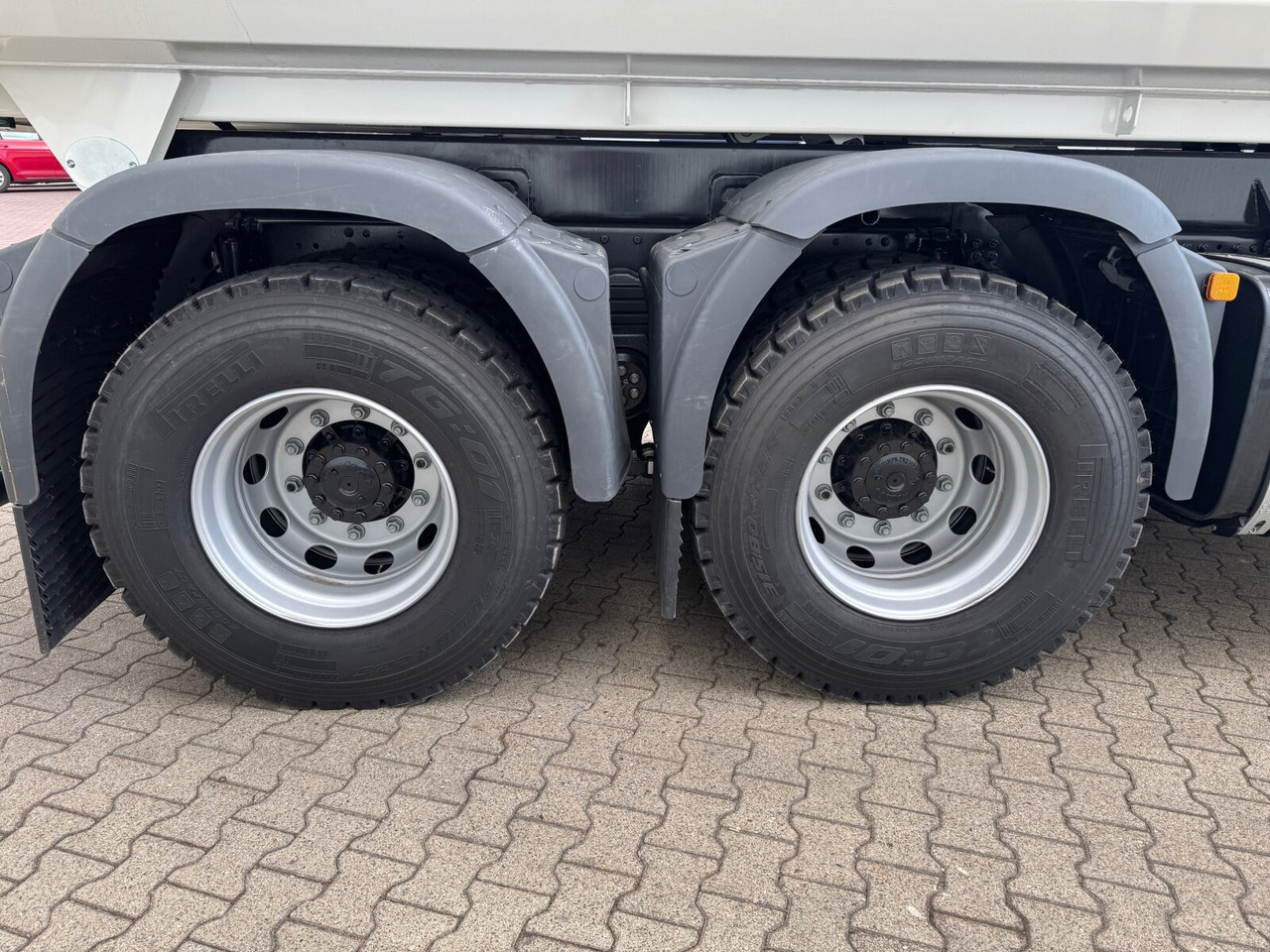 MAN TGS 41.440/480 8x4 BB TGS 41.440/480 8x4 BB, Mulde ca. 16m³ mit hydraulischer Heckklappe, mehrfach VORHANDEN - Caminhão chassi: foto 4 MAN TGS 41.440/480 8x4 BB TGS 41.440/480 8x4 BB, Mulde ca. 16m³ mit hydraulischer Heckklappe, mehrfach VORHANDEN - Caminhão chassi: foto 4