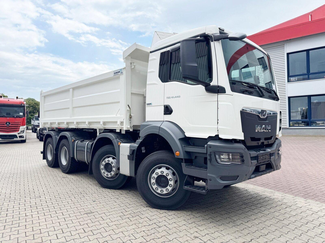 MAN TGS 41.440 8x4 BB TGS 41.440 8x4 BB, Bordmatik, ca. 16m³ - Caminhão basculante: foto 5 MAN TGS 41.440 8x4 BB TGS 41.440 8x4 BB, Bordmatik, ca. 16m³ - Caminhão basculante: foto 5